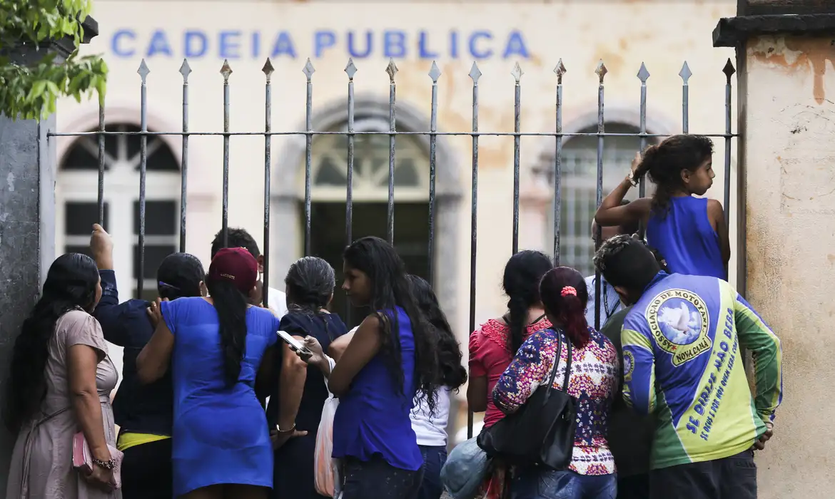 Entenda quais objetos são autorizados nas unidades prisionais para presos em custódia.
